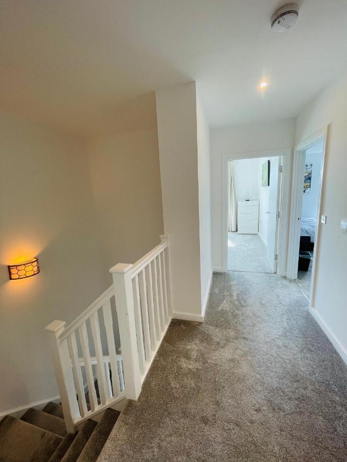 Modern Penthouse Flat With Free Indoor Parking Apartment Londra Exterior foto